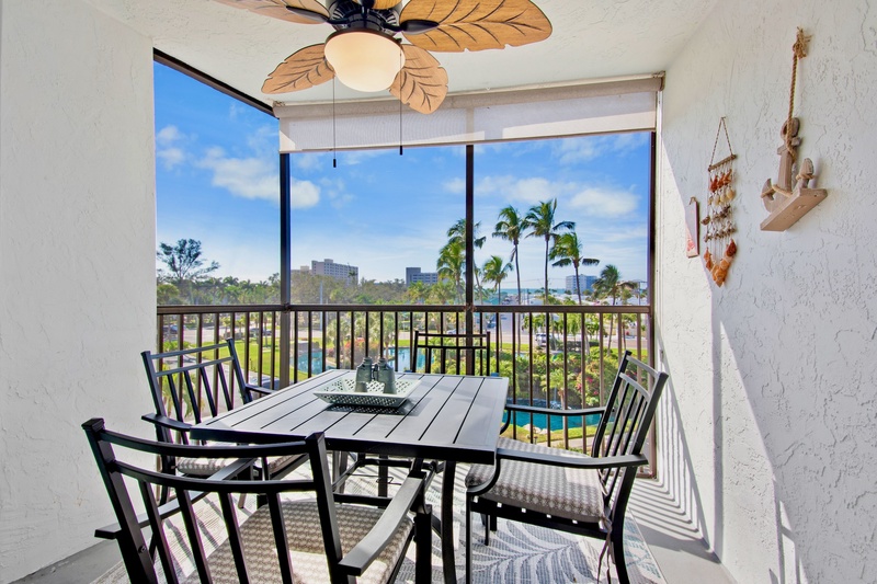 Screened-in Balcony Dining