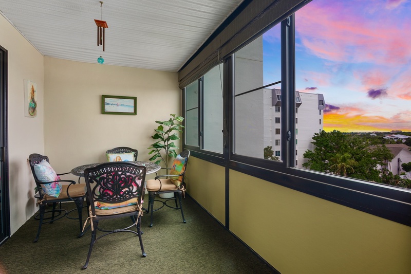 Screened Lanai with Dining Area