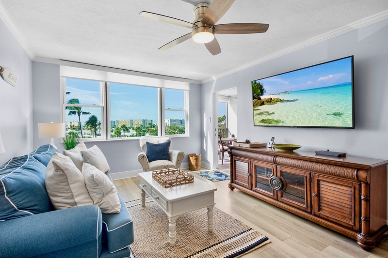 Living Area, Queen sleeper sofa