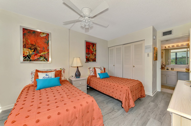 Second Bedroom, Two Twin beds