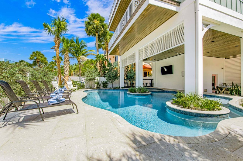Private Pool with Sun Loungers