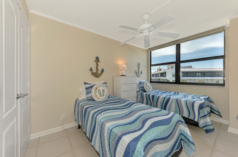 Third Bedroom, Two Twin beds