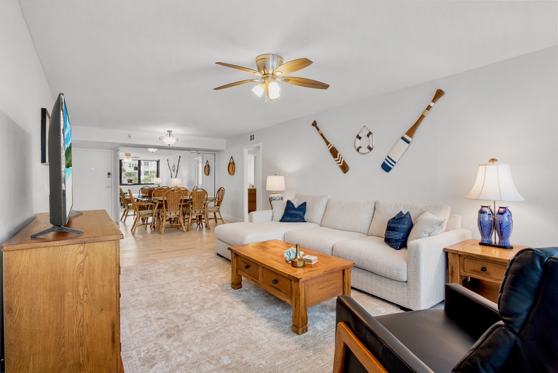 Living Area, Queen sleeper sofa