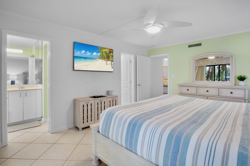 Midnight Cove II Unit 910 by Tropical Sands Accommodations