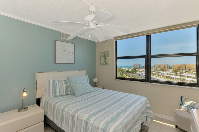 Second Bedroom, Queen bed