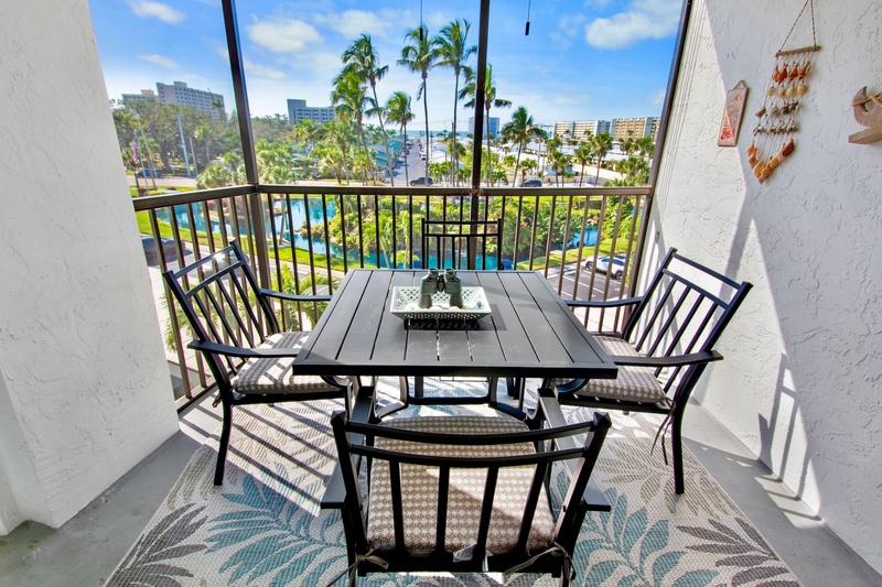 Screened-in Balcony Dining