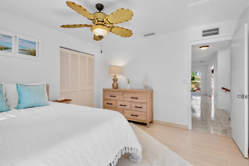 Second Bedroom, Queen bed