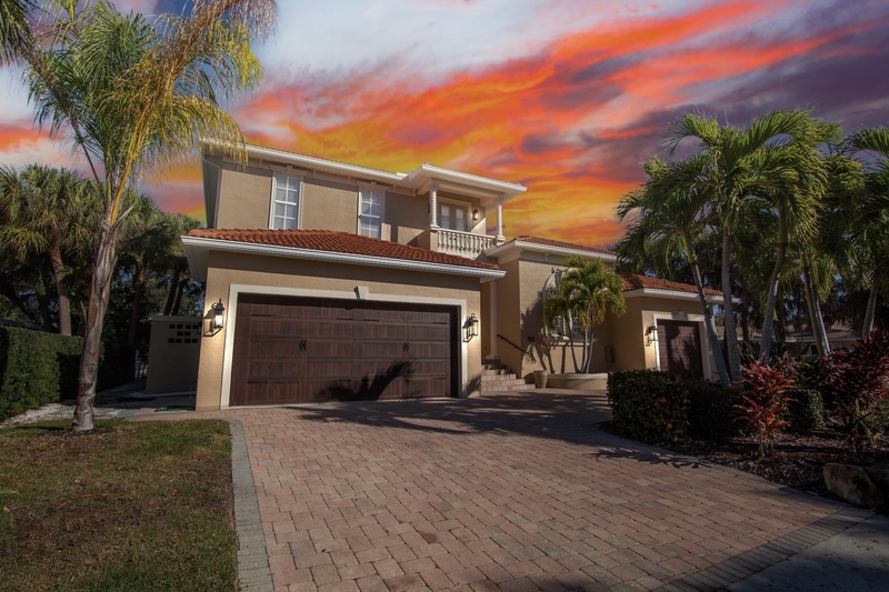 Treasure on the Canal by Siesta Luxury Rental Properties