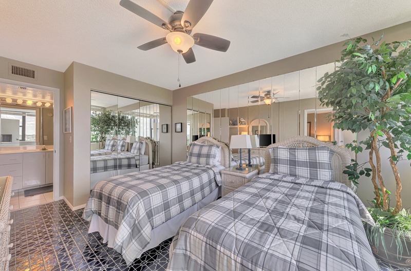 Second Bedroom, Two Twin beds