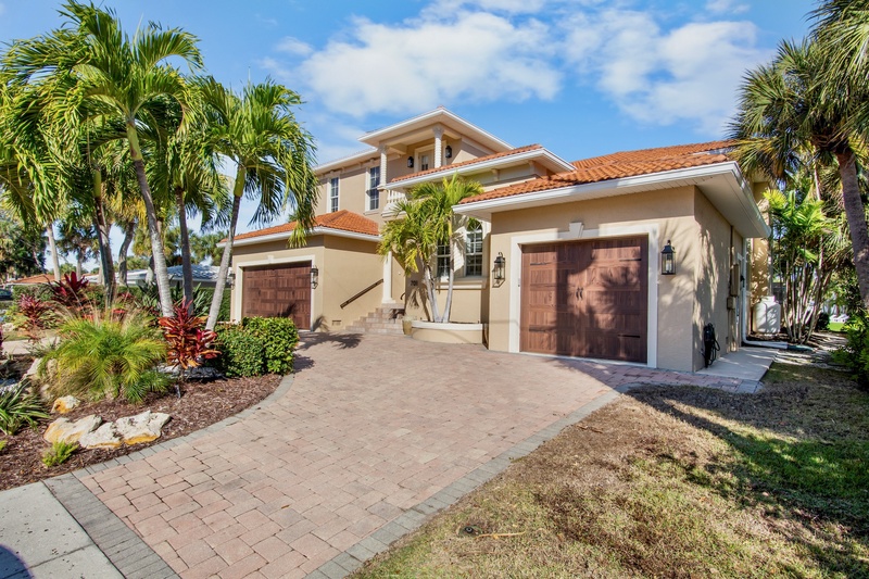 Treasure on the Canal by Siesta Luxury Rental Properties