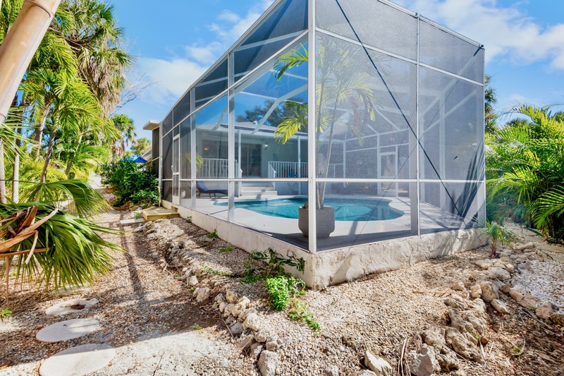 Private screened-in pool
