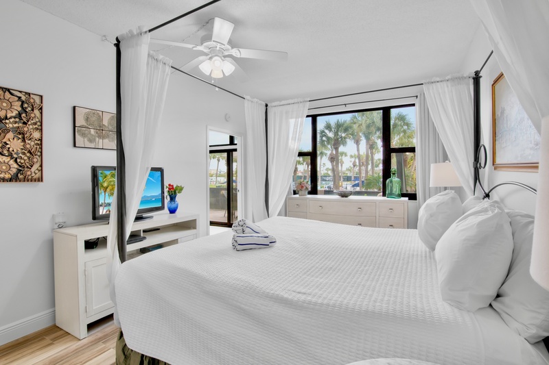 Primary Bedroom, King bed