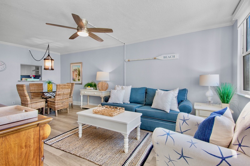 Living Area, Queen sleeper sofa