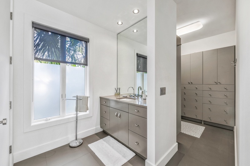 Master Bedroom - Walk-in Closet