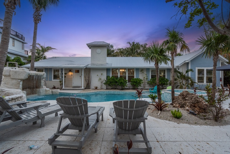 Private Pool and Poolside Loungers