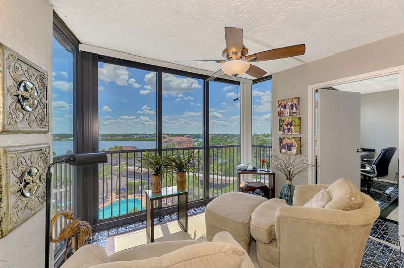Private screened-in terrace