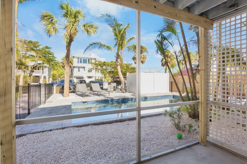 Unit A, Screened-in Porch