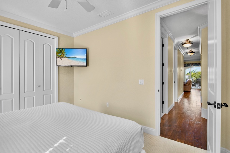 Third Bedroom (2nd floor), King bed