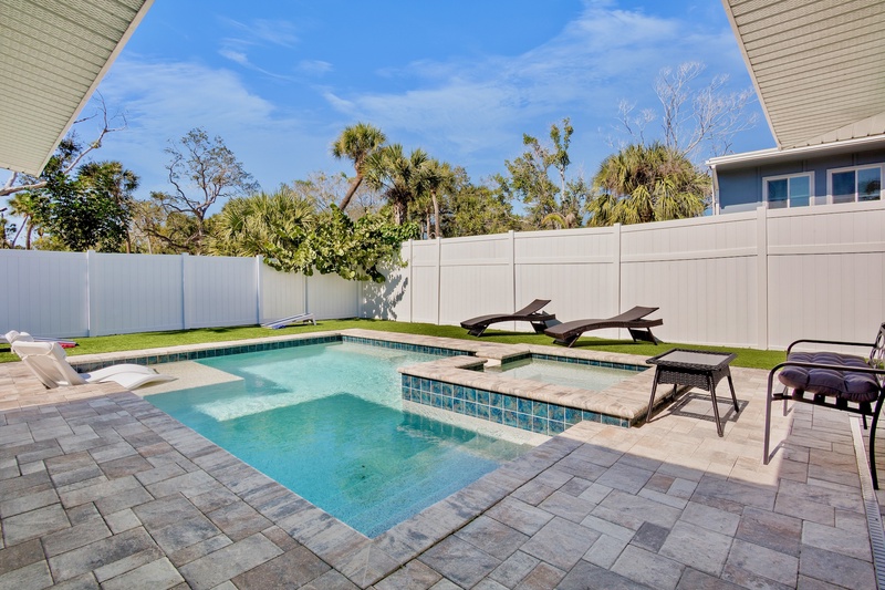 Outdoor Pool, Spa, and Lounge