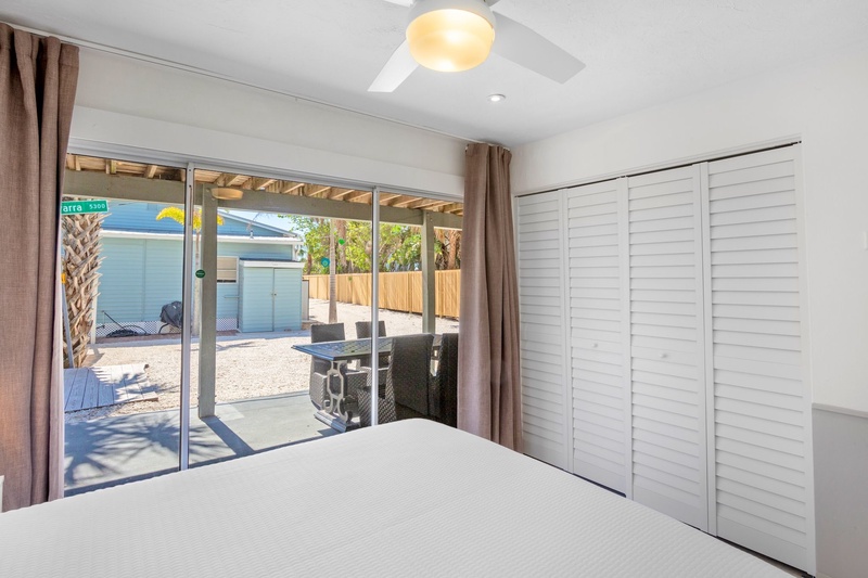 Unit A, Bedroom, Queen