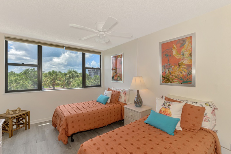 Second Bedroom, Two Twin beds