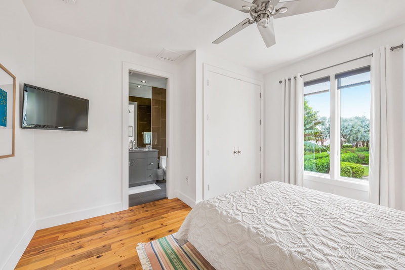 Bedroom 2 - Queen Bed with En Suite Bathroom