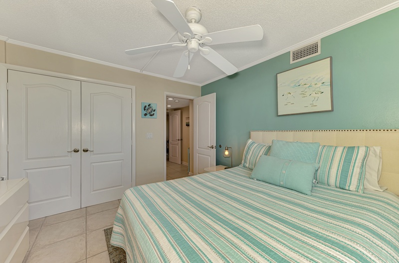 Second Bedroom, Queen bed