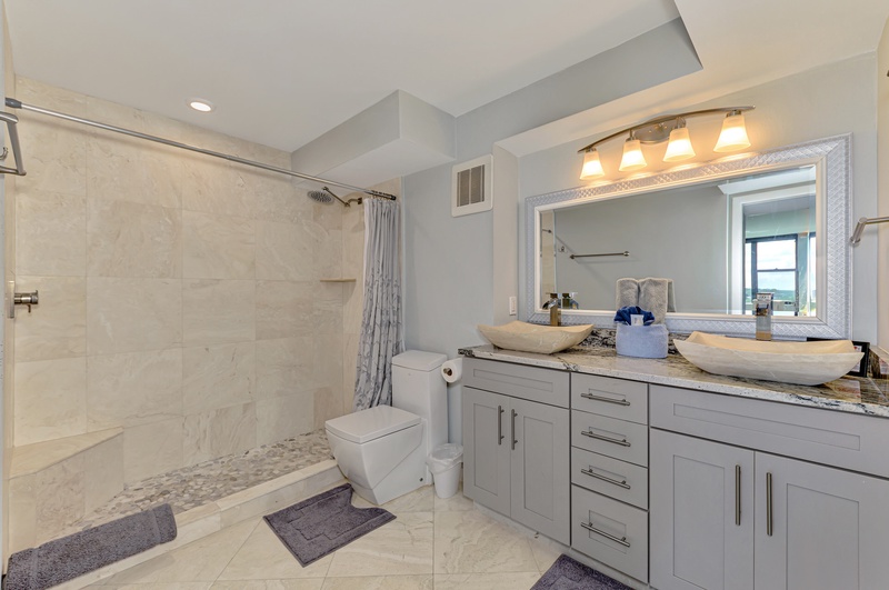 Primary Bathroom, Ensuite