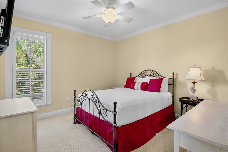 Second Bedroom (2nd floor), Queen bed