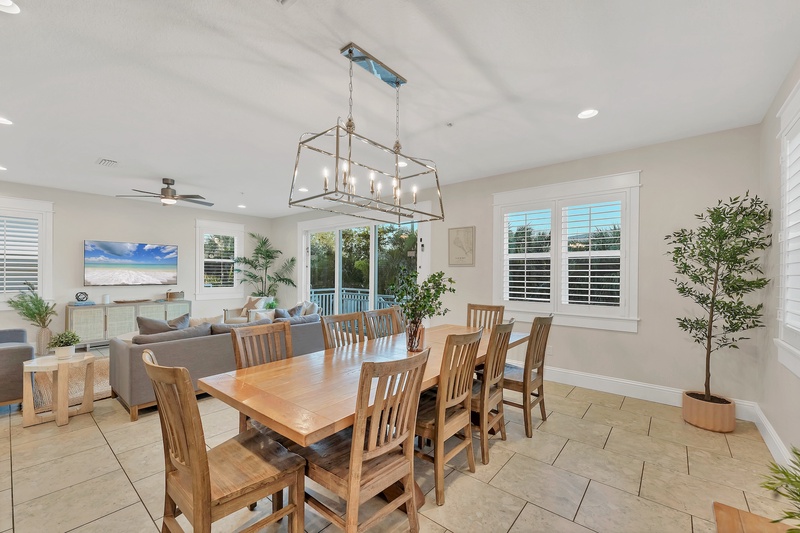 Dining Area Seats 10