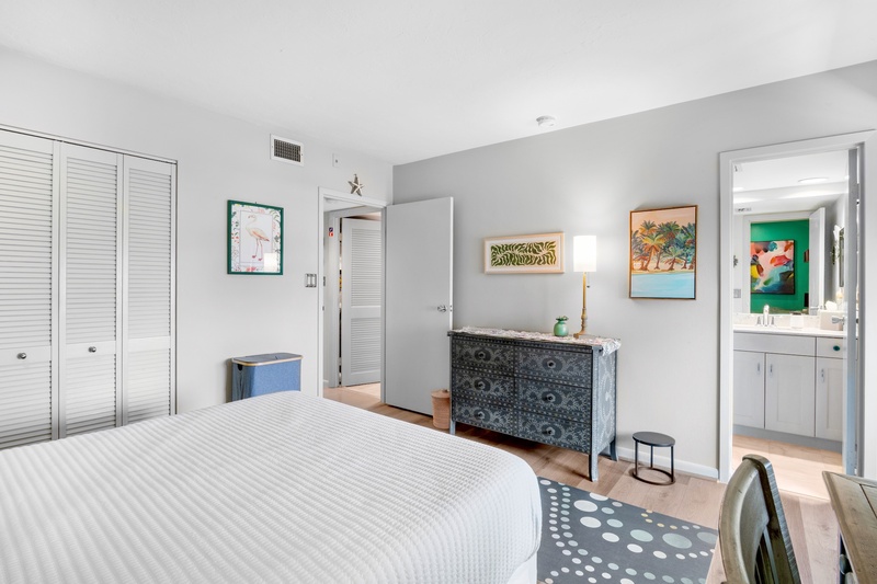 Second Bedroom, Queen