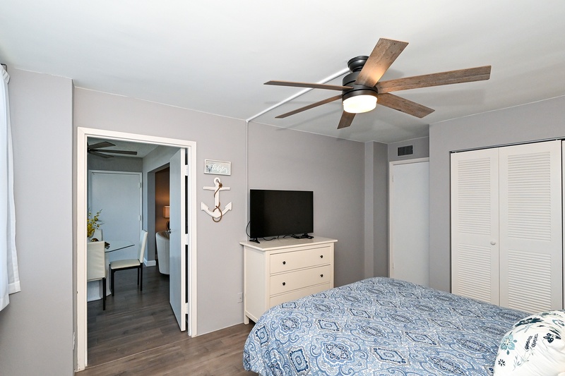 Second Bedroom, Queen