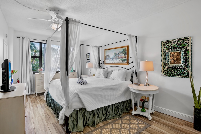 Primary Bedroom, King bed