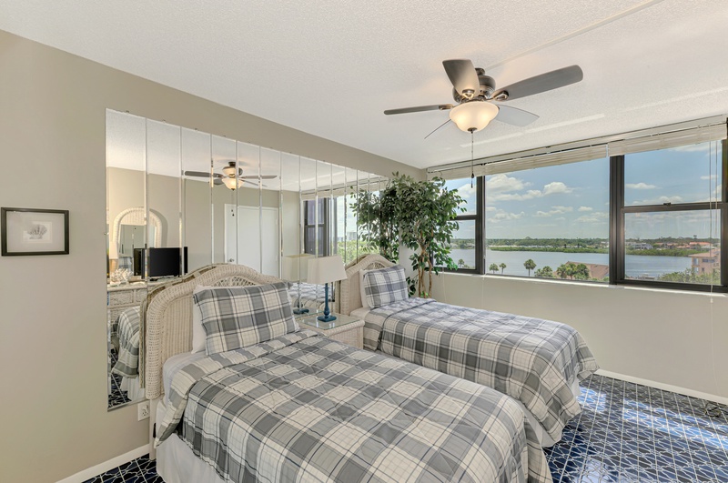 Second Bedroom, Two Twin beds