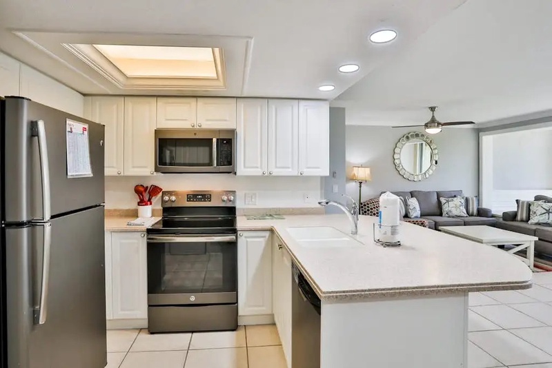 823 Kitchen 2