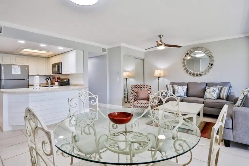 823 LR Dining Kitchen 2