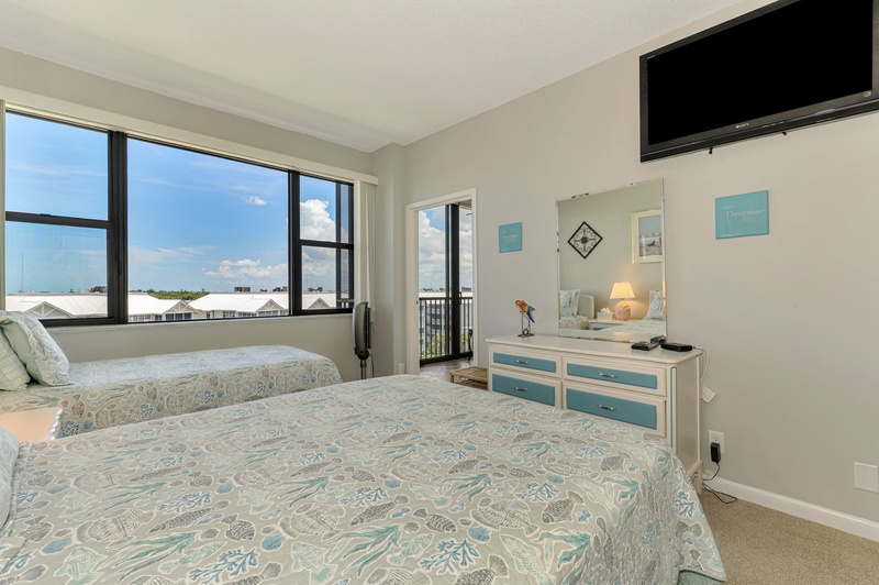 Second Bedroom, Queen and Twin beds