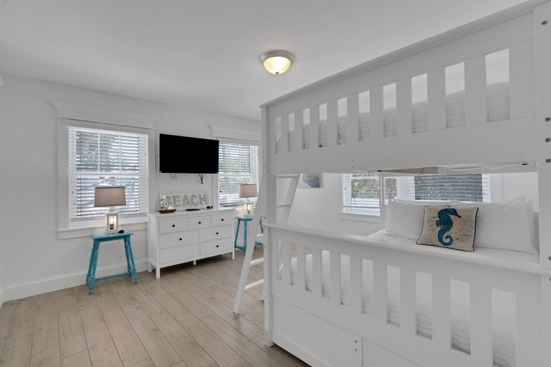 Eighth Bedroom, Full/Full Bunk