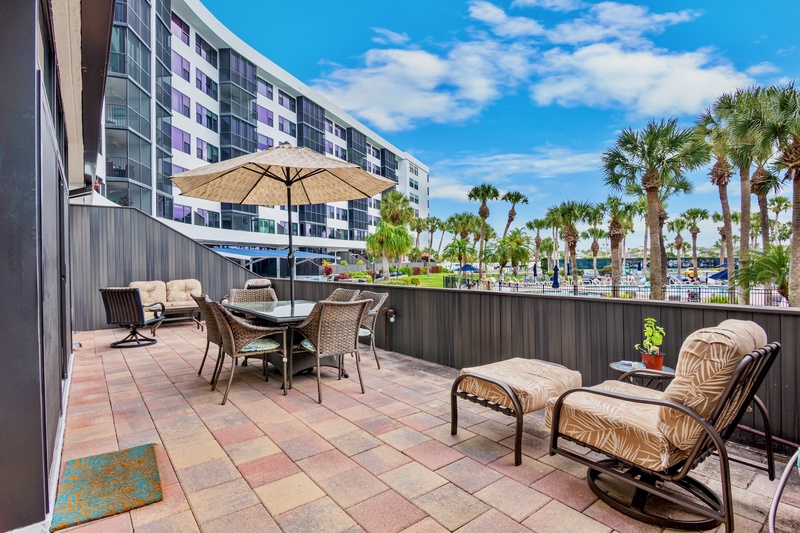 Outdoor Living Space, Seating