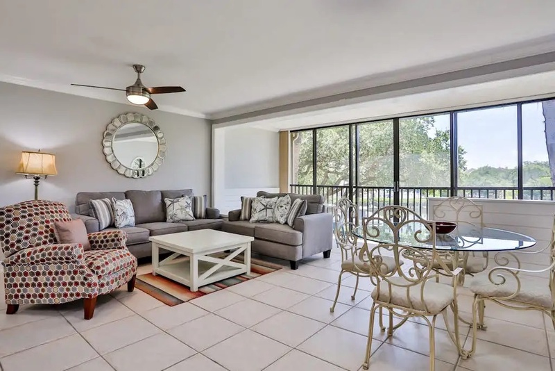 823 Living Room - Dining 2