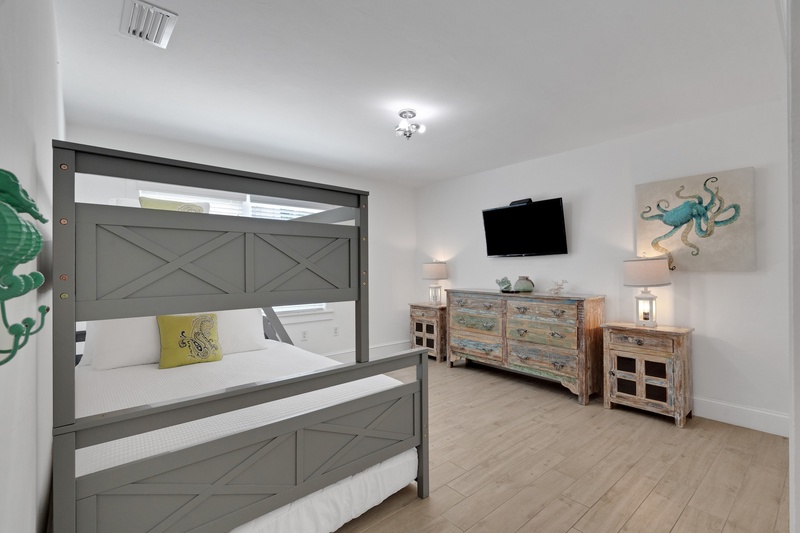 Seventh Bedroom, Twin/Full Bunk