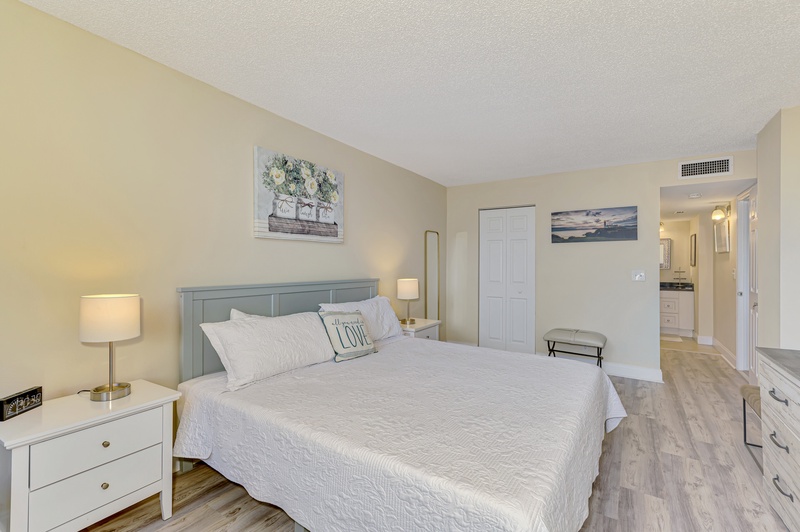 Second Bedroom, King