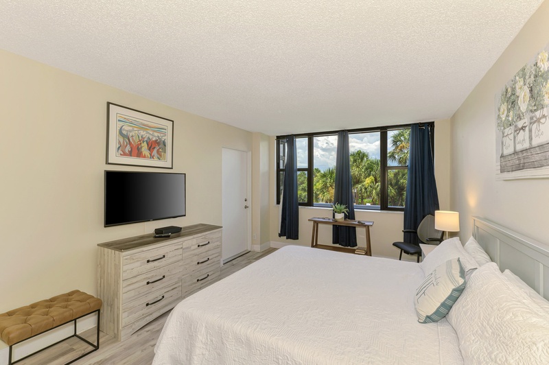 Second Bedroom, King