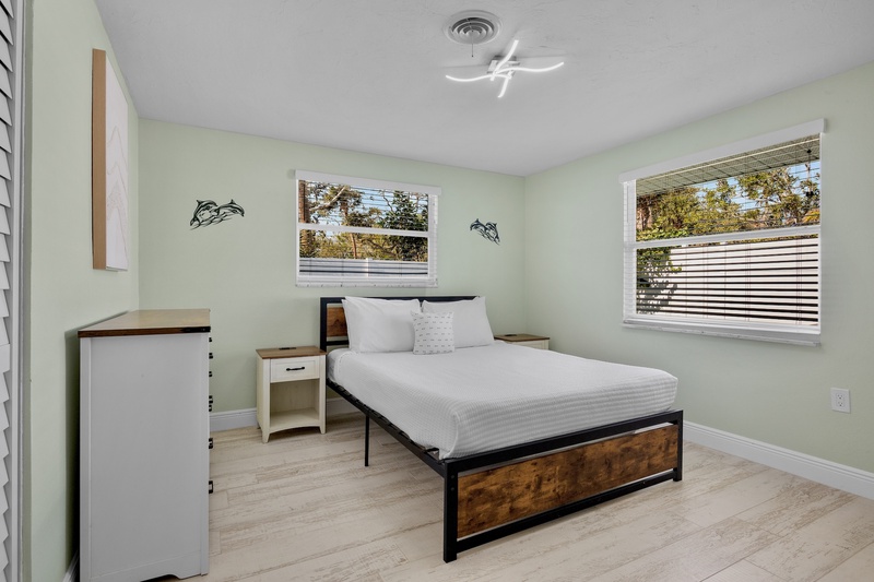 Second Bedroom, Queen bed