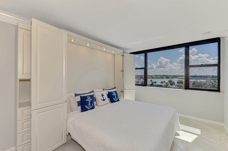 Second Bedroom, King