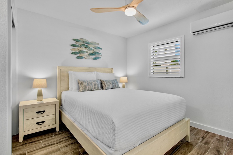 Primary Bedroom - Queen