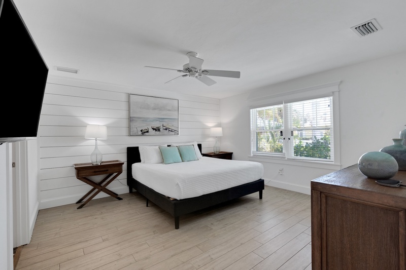 Second Bedroom, King