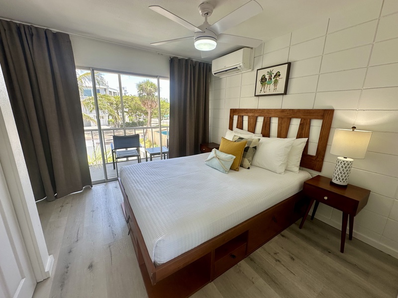 Unit C, Bedroom, Queen