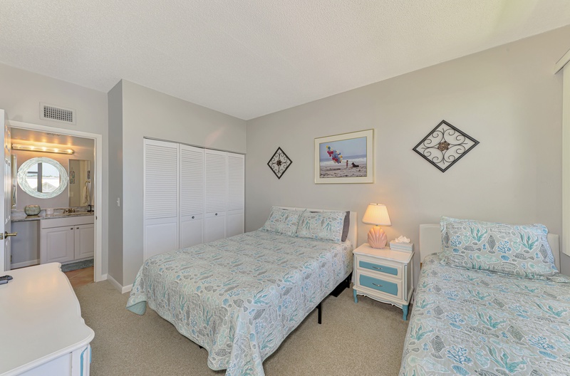 Second Bedroom, Queen and Twin beds