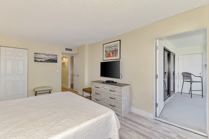 Second Bedroom, King